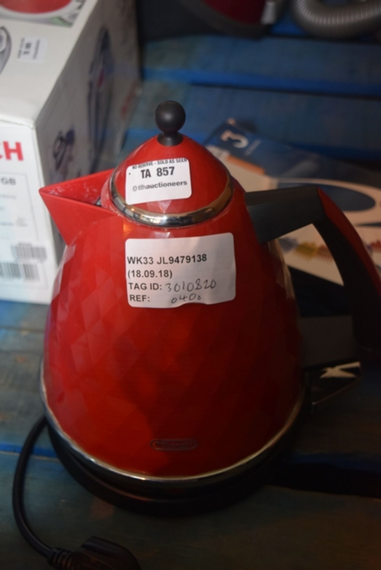 1X UNBOXED DELONGHI RED DIAMOND KETTLE (18.09.18) (VIEWING AVAILABLE)