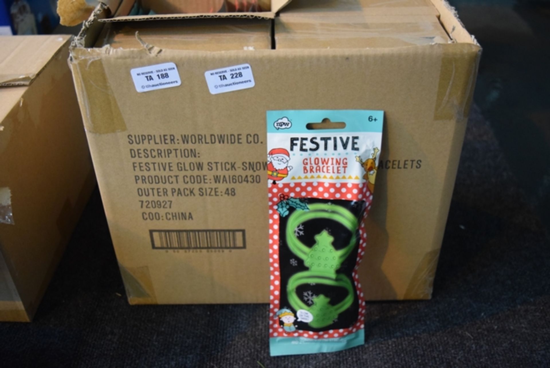 1X BOX CONTAINING 48 BRAND NEW FESTIVE GLOWING BRACELETS GLOW IN THE DARK PERFECT FOR XMAS