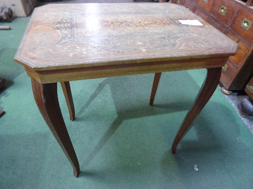 Small decorative table with inlaid top - Image 2 of 2