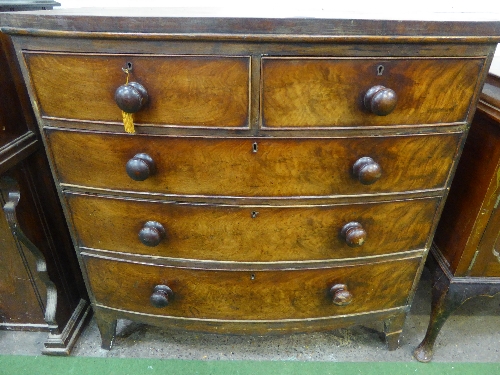 Bow front mahogany chest of drawers, 2 over 3, 40' x 40' x 19.5'