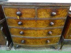 Bow front mahogany chest of drawers, 2 over 3, 40' x 40' x 19.5'