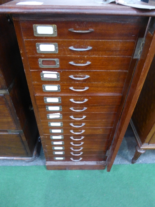 Mahogany Wellington chest with 15 drawers c/w contents: 8 drawers of clay pipes & 7 drawers of