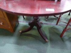 Circular mahogany pedestal table, 40' diameter