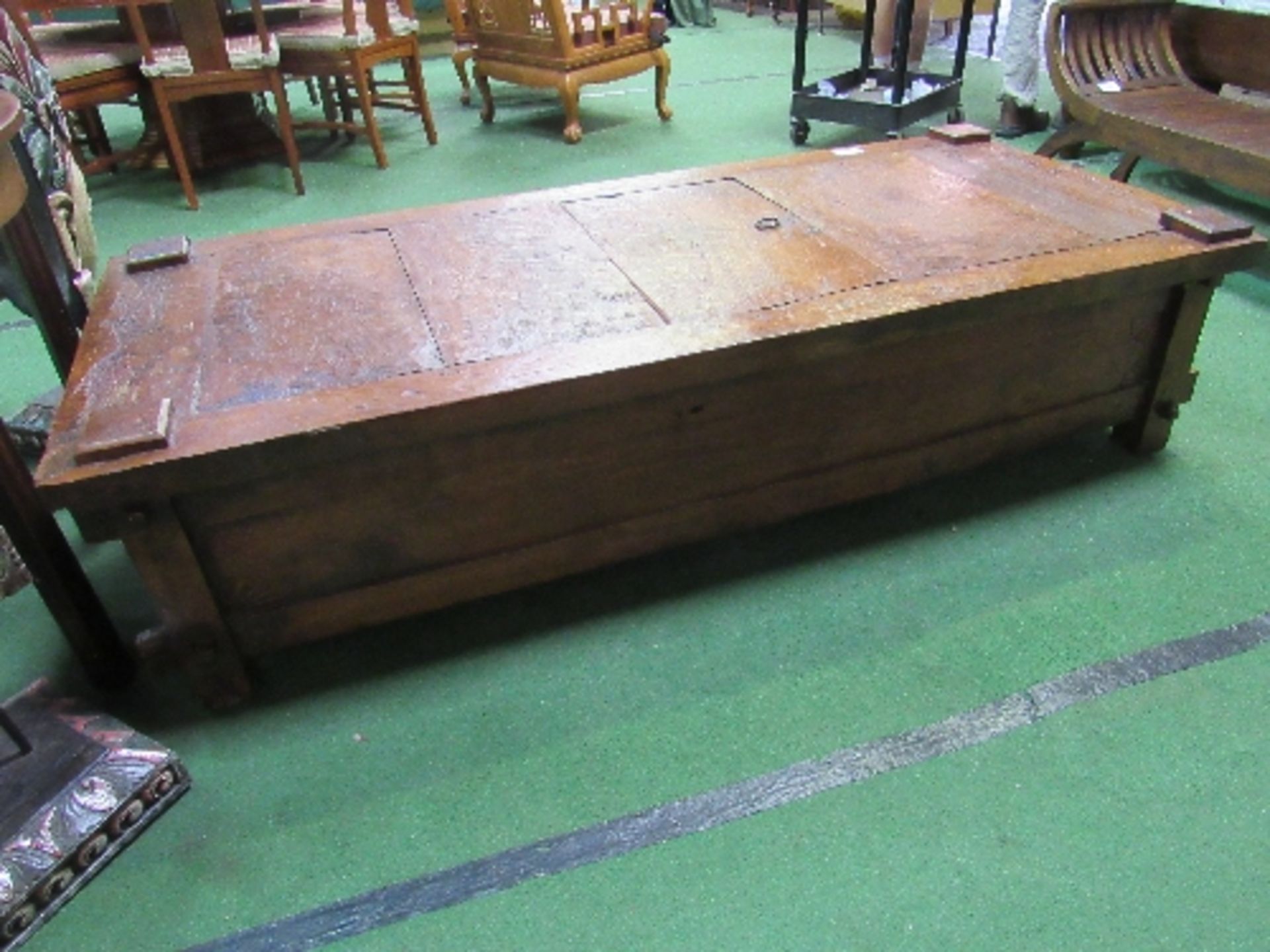 Antique Indonesian rice bed with central hatch door for access to internal storage, 72" x 31" x 17" - Image 4 of 5