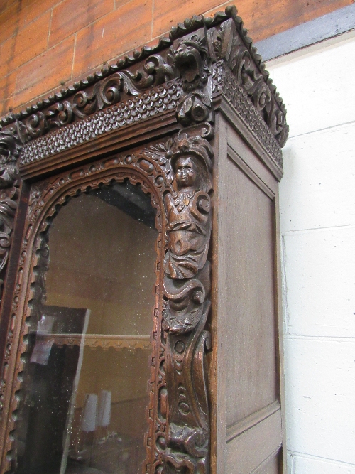 Victorian heavily carved glazed bookcase with double cupboard beneath, 56" (w) x 93" (h) x 22" (d) - Bild 5 aus 6