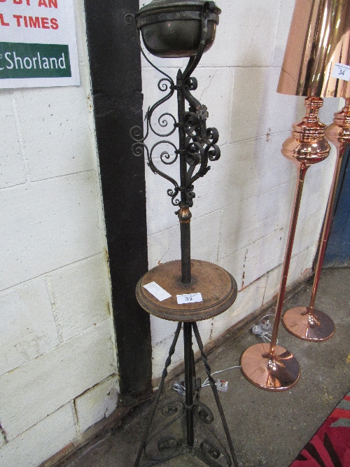 Wrought iron standard oil lamp, converted to electricity - Image 3 of 3