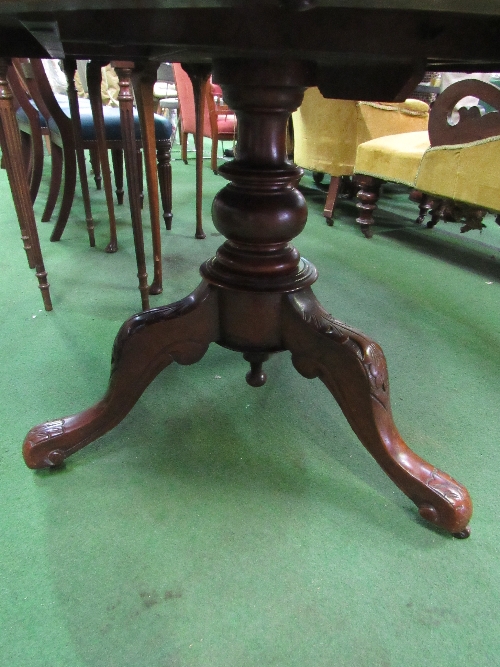 Mahogany circular tilt-top table on ornate pedestal to 3 legs on casters, 40" diameter x 28" high - Image 3 of 4