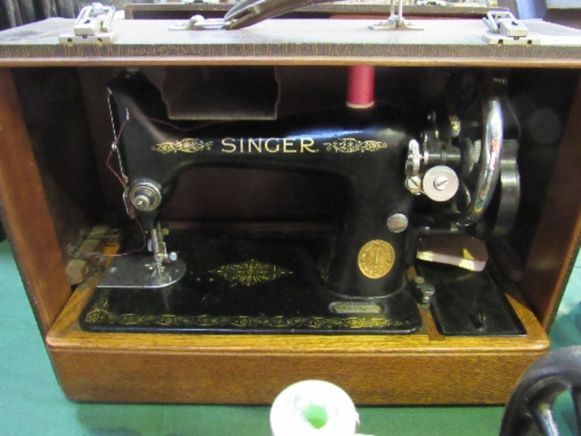 Singer EB654762 manual sewing machine c/w case