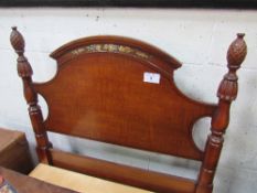 Mahogany single bedstead, with decorative head & footboards, 78" (long) x 39" (wide)