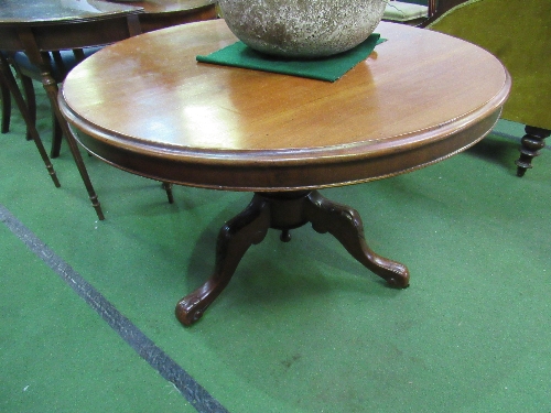 Mahogany circular tilt-top table on ornate pedestal to 3 legs on casters, 40" diameter x 28" high - Image 4 of 4