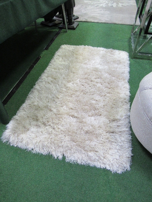A John Lewis long pile rug, 40% wool, 20% polypropylene & 40% polyester, 140 x 80 - Image 2 of 2