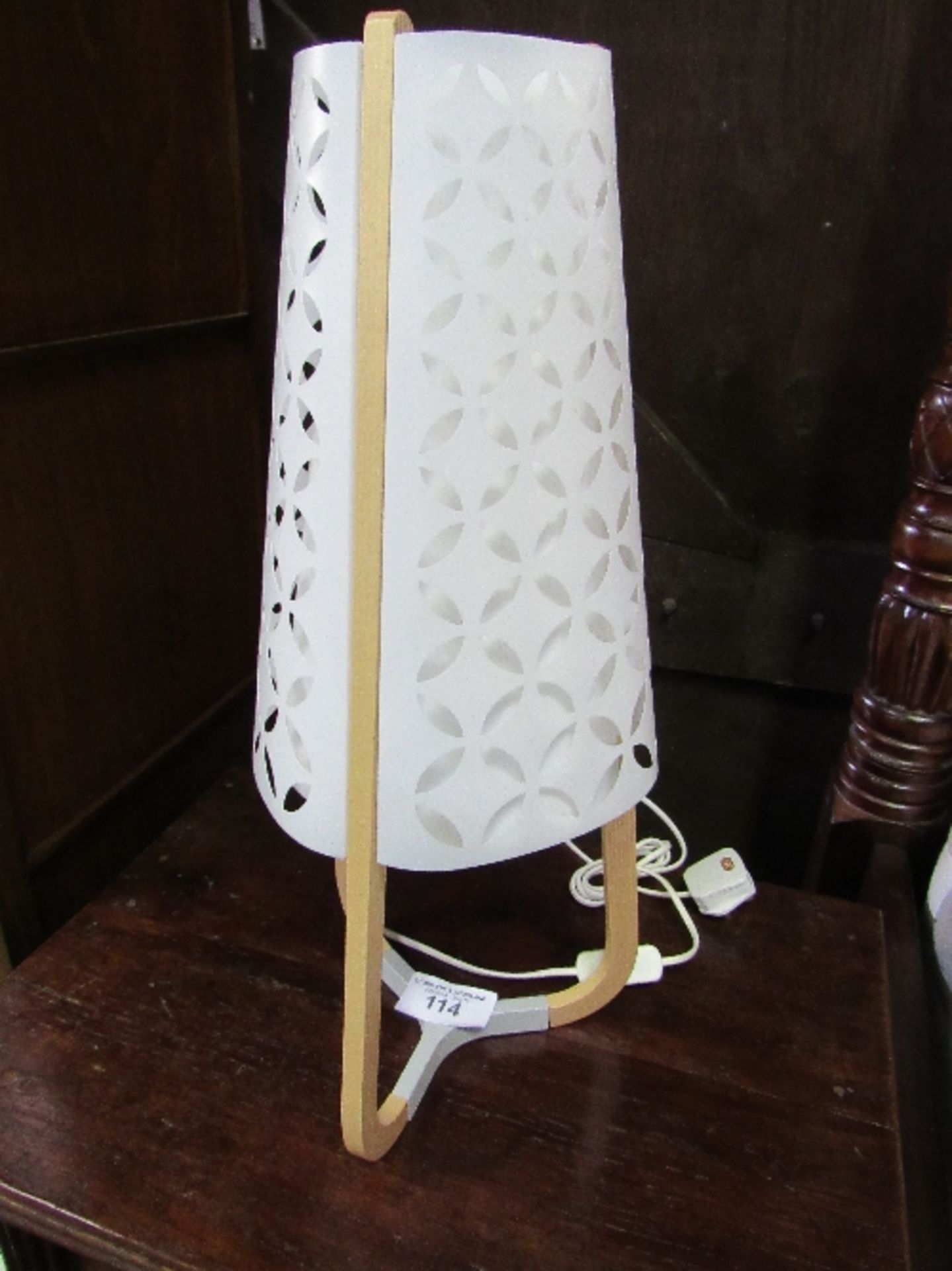Pair of wood framed & integral plastic shade table lamps, 24" tall - Image 2 of 3