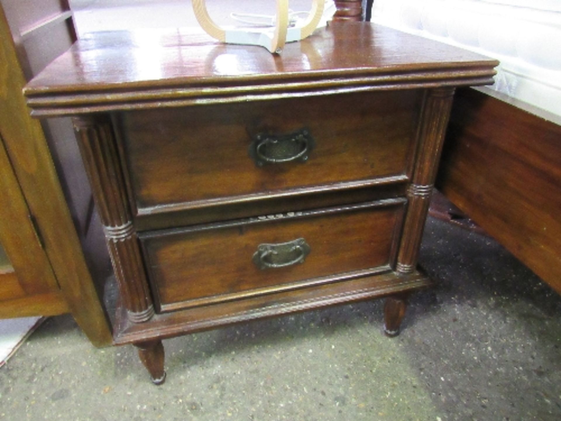 A pair of Indonesian hardwood bedside chests of 2 drawers - Image 4 of 4