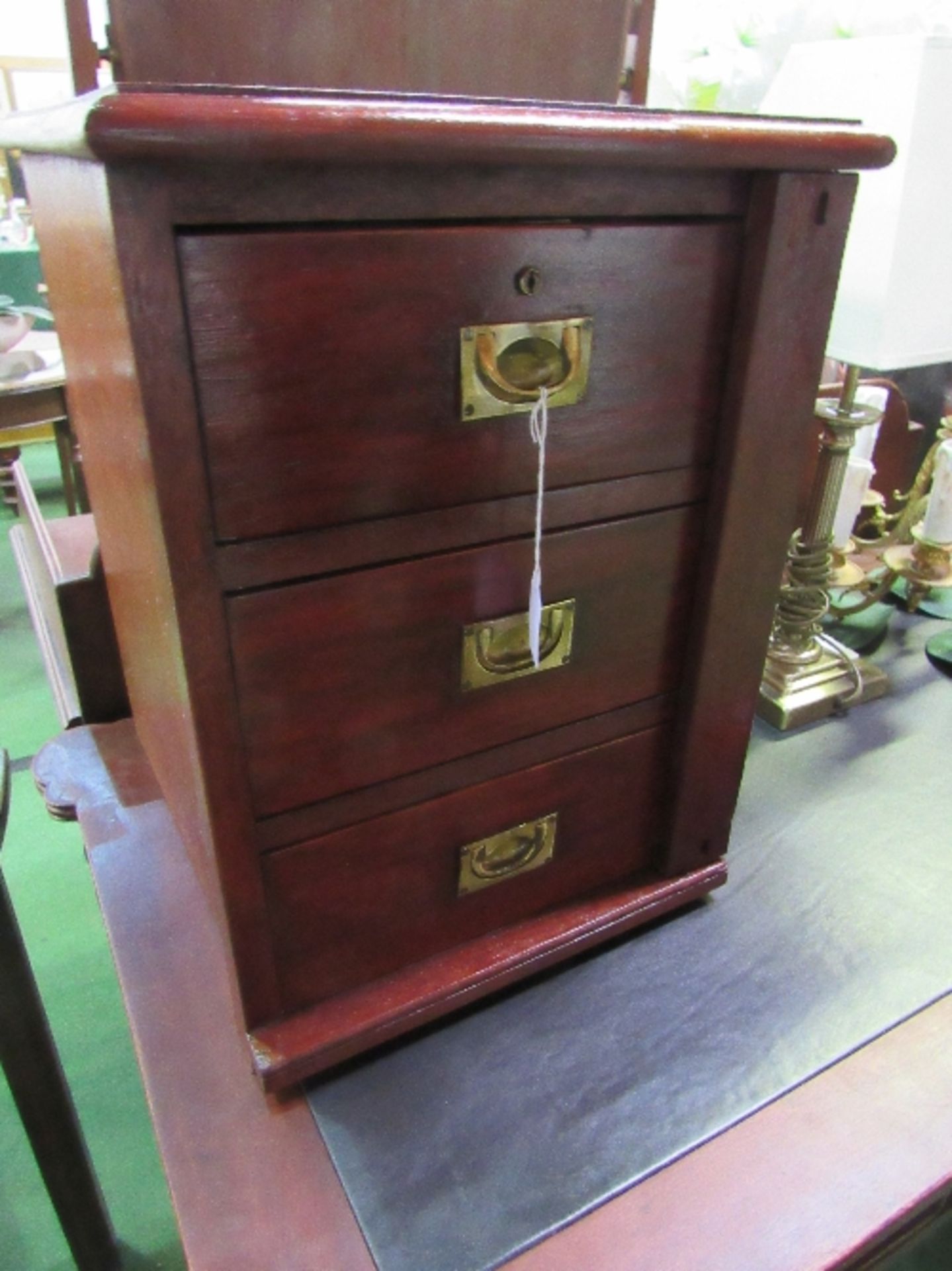 Mahogany 3 drawer lockable Wellington-style chest cabinet, with keys - Image 2 of 3