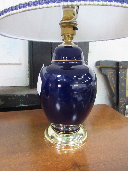 Pair of blue ceramic & brass table lamps & shades - Image 2 of 2