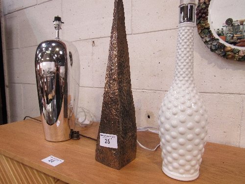 3 various decorative table lamps