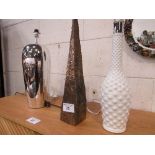 3 various decorative table lamps