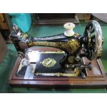 Singer P260695 manual sewing machine with wooden case