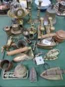 A large qty of brass & copper ware including a brass shoe warmer