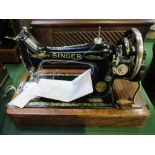 Singer F6851272 manual sewing machine with wooden case