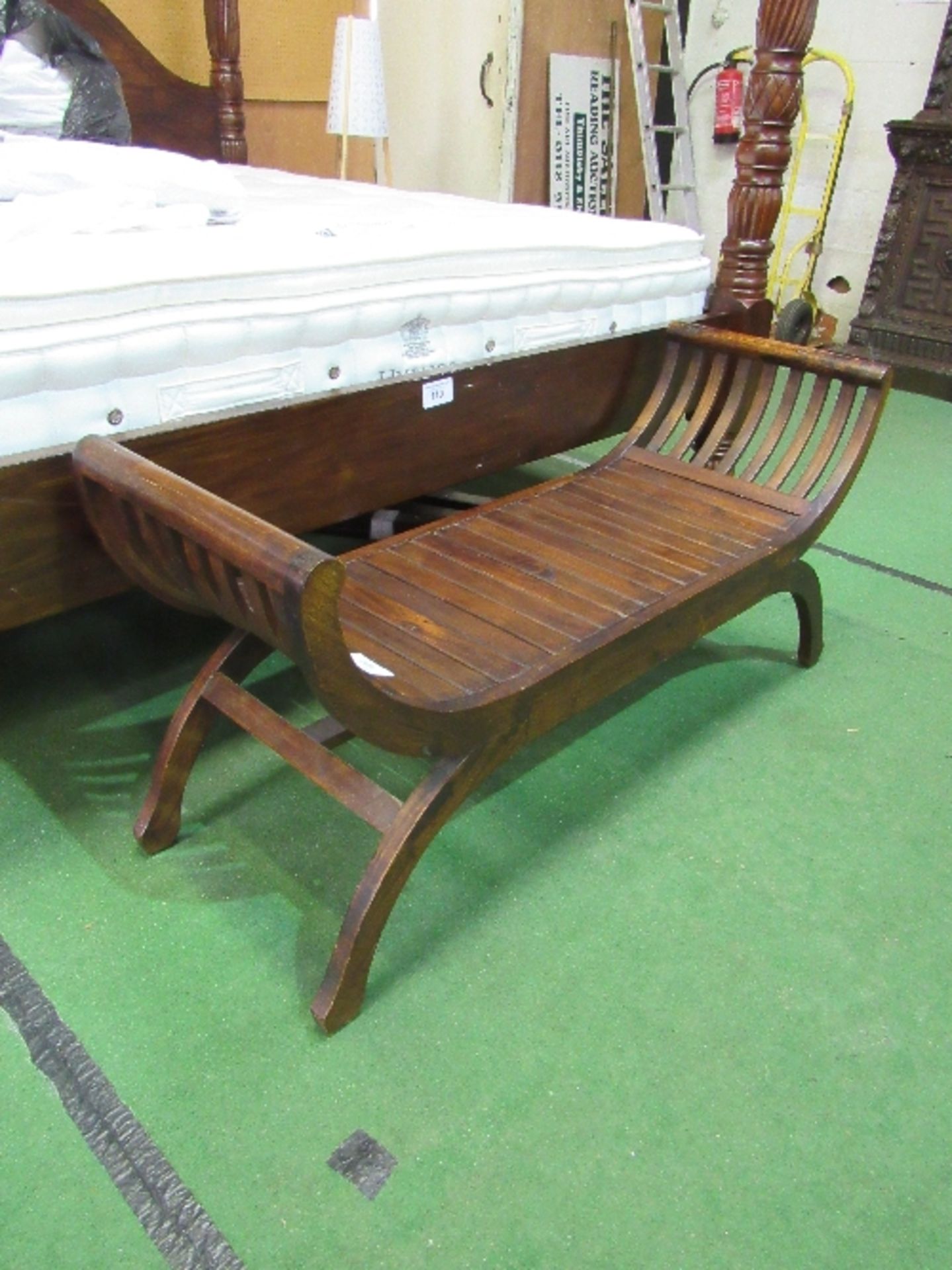 Hardwood slatted curved end bench, 48" x 17" x 13.5" to the seat - Image 2 of 2