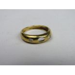 18ct gold ring with 2 diamonds (centre stone missing), weight 3.3gms, size M. Price guide £50-60.