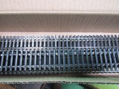 Approx 30 straight lengths of Peco & Bachmann nickel-silver track, all gwo. Price guide £15-20.