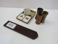 Wooden cribbage board, 3 wooden dice shakers & a boxed Kan-u-Go playing card game. Price guide £10-