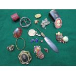 A collection of brooches & other small effects including a large brass cased swivel mounted mourning