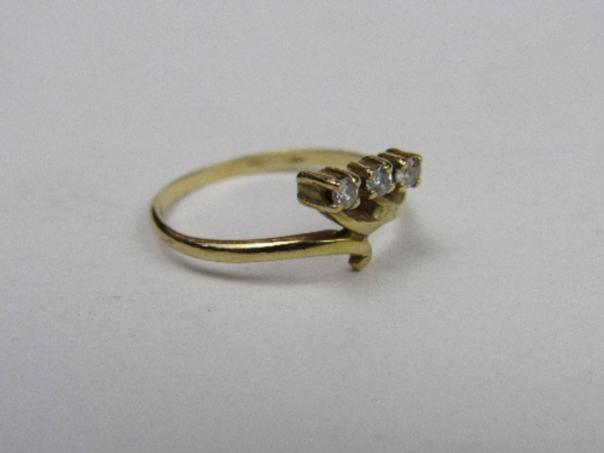 18ct gold ring with 3 diamonds in off-set setting, weight 1.8gms, size M 1/2. Price guide £30-50.