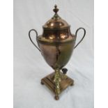 Copper & brass samovar. Price guide £80-100.