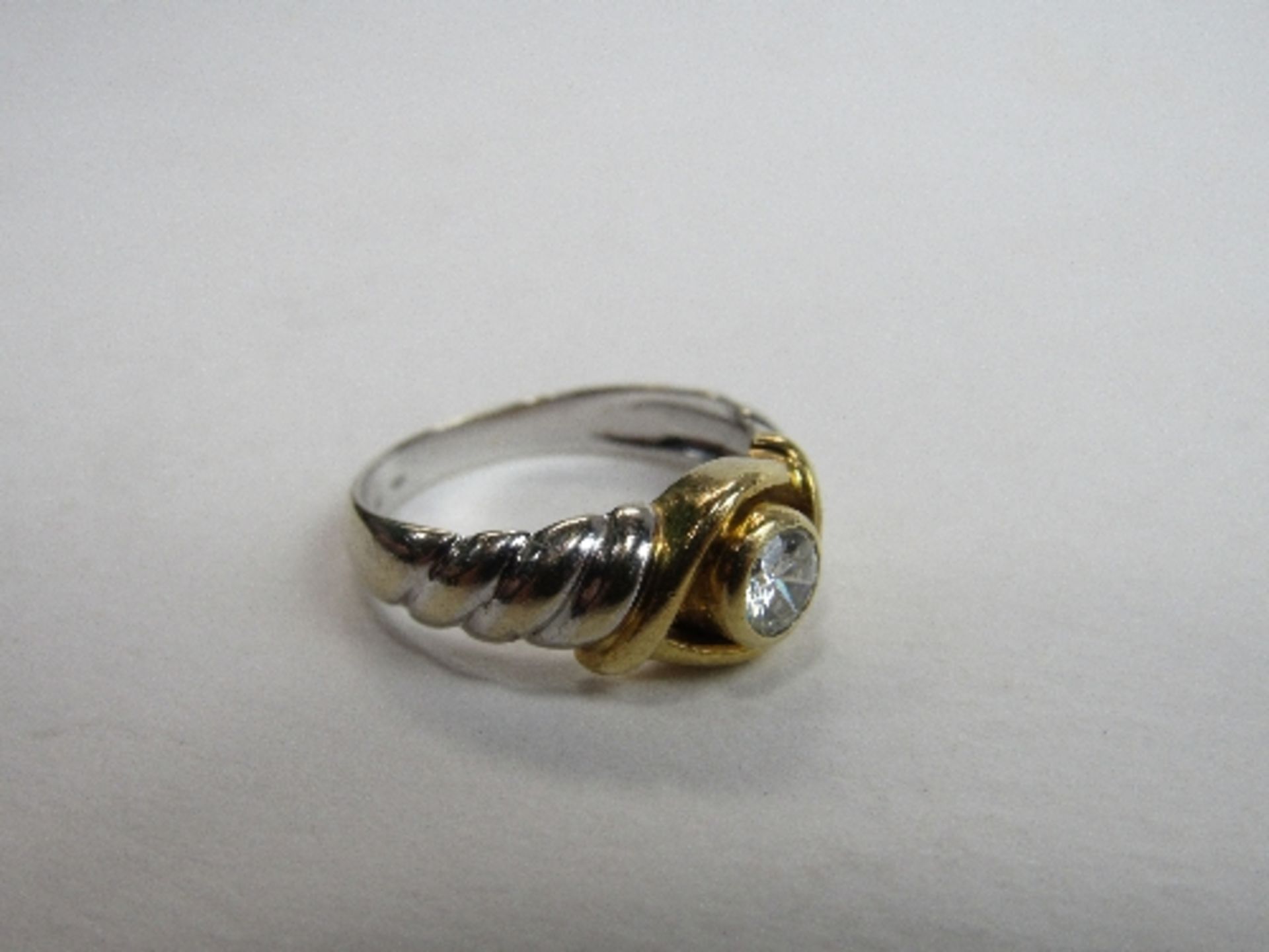 18ct white & yellow gold ring with single diamond, size L 1/2, wt 4.7gms. Price guide £100-150. - Image 2 of 2