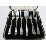 6 silver Viner's cake forks in original case, Sheffield 1958, weight 3.3ozt. Price guide £20-25.