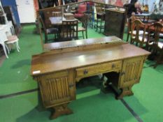 Oak 1930's style dressing table, 146cms x 45cms x 133cms. Price guide £10-20.