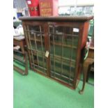 Mahogany glazed bookcase with gadroon pediment, 110cms x 36cms x 110cms.