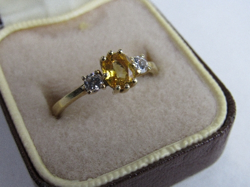 18ct gold ring set with an oval yellow stone (possibly diamond), flanked with diamonds, size Q 1/