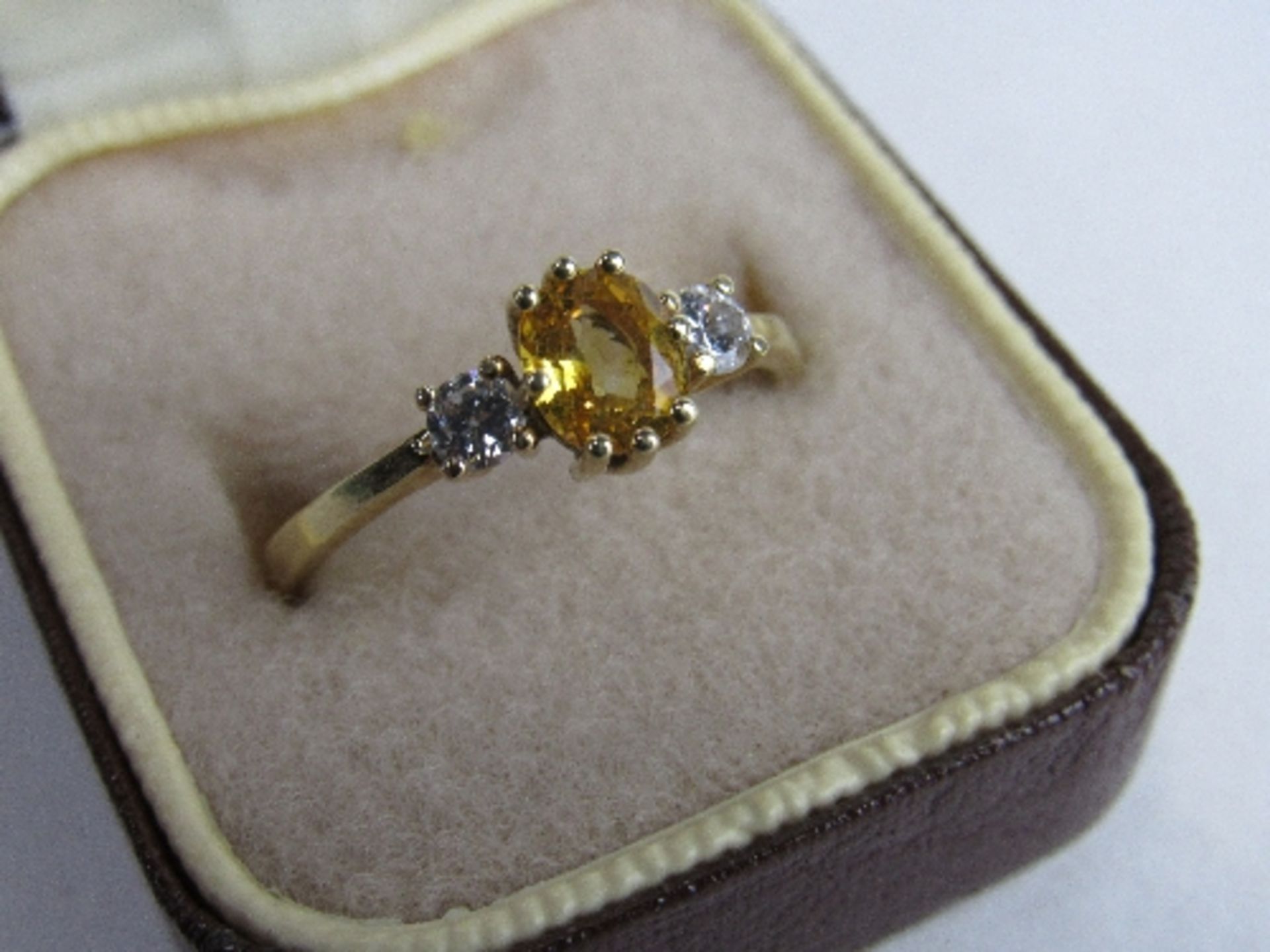 18ct gold ring set with an oval yellow stone (possibly diamond), flanked with diamonds, size Q 1/ - Image 4 of 4