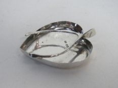 Sterling silver heart shaped dish with wishbone, London 1892, wt - 1.55 troy oz. Price guide £25-