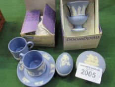 2 Wedgwood trinket boxes, an urn, a soap dish & 2 coffee cups & saucers. Est 10-20.