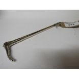 Solid silver model hunting crop, London 1921 by B&S, length 25cms, weight 8.1ozs. Estimate £80-100.