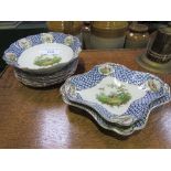 Wedgwood 'Louvre' 3 dishes & 6 plates. Estimate £25-35.