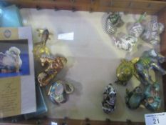 Wall mounted display cabinet containing 12 Franklin Mint Cloisonné-effect animals. Estimate £20-30.