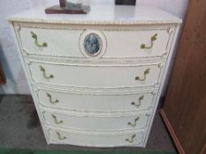 French-style cream coloured chest of 5 drawers. Estimate £10-20.