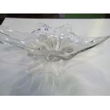 Large ornate glass bowl. Estimate £20-30.