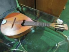 8 string lute. Estimate £10-20.