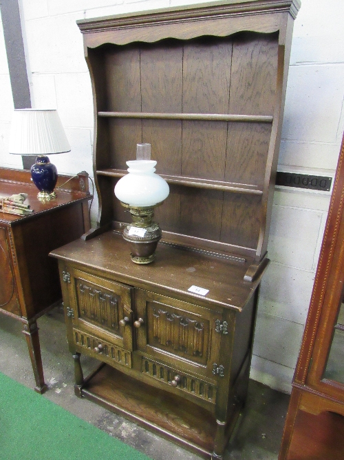 Small oak dresser, 170cms x 84cms x 40cms. Estimate £20-30.