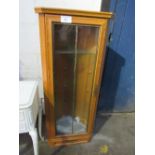 20th century illuminated corner cabinet with glazed door & 3 glass shelves, Estimate £10-20.