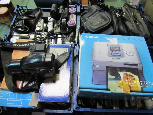 Large collection of digital cameras, Olympus, Canon, Fuji, Nikon etc with accessories in 4 boxes.