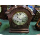 2 mahogany cased mantel clocks. Estimate £20-30.
