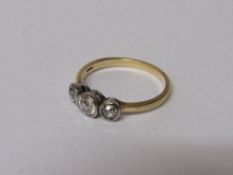18ct gold & platinum ring with large central diamond flanked by 2 smaller diamonds, size T, weight